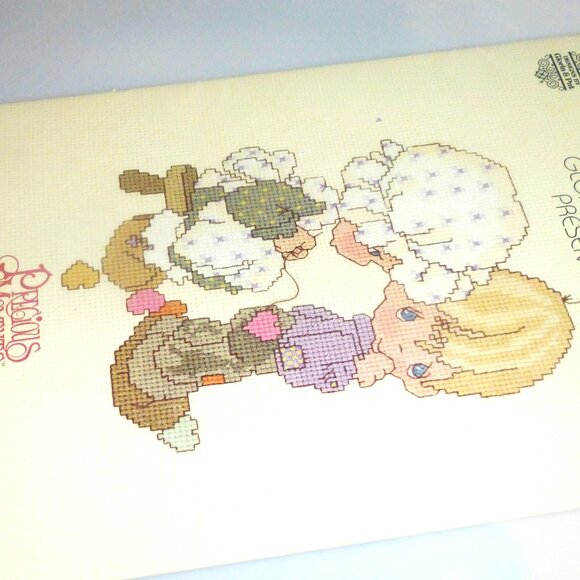 1981 PM-2 Gloria & Pat Precious Moments HELLO GOD 18 Patterns Plastic Canvas - Picture 2 of 2